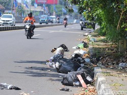 Duh! Sampah Berserakan di Ring Road Underpass Kentungan Sleman