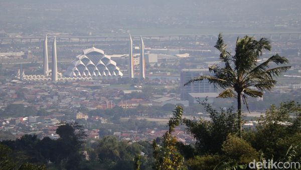 Wajah Bandung yang Diselubungi Polusi Udara