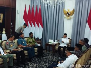 Maruf Rapat Bareng Mahfud-Panglima TNI Bahas Kelaparan di Papua Tengah Maruf Rapat Bareng Mahfud-Panglima TNI Bahas Kelaparan di Papua Tengah