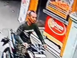 Detik-detik Pegawai Rupbasan Curi Motor Tukang Kue Pancong, Viral di Medsos