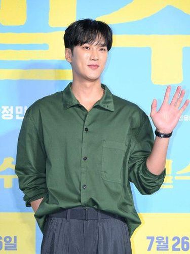 Ahn Bo Hyun di premiere VIP film Smugglers