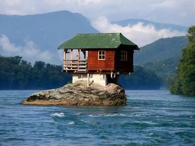 Aneh! 7 Rumah Ini Lokasinya Bikin Tepok Jidat