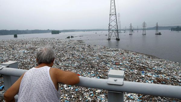 Dampak Topan Doksuri di Beijing, Sampah Numpuk-Jembatan Roboh