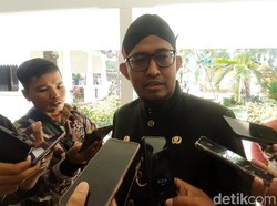 Bupati Fauzi Minta Pabrik Pakai Tikar Daun Lontar Lokal Saat Panen Tembakau