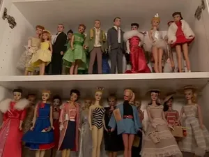 Evolusi Desain Barbie Selama 65 Tahun Evolusi Desain Barbie Selama 65 Tahun