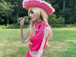 Tubuh Kurus Eugenia Cooney Imbas Anoreksia Disorot, Jalani Rehab Tapi Tak Berhasil