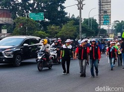 Tuntut Omnibus Law Dicabut, Buruh Jalan Kaki dari Bandung ke Jakarta