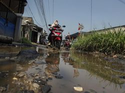 Potret Jalan Rusak dan Berlubang di Kabupaten Bogor