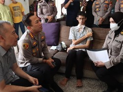 Polisi Jenguk Sultan Korban Kabel Menjuntai, Tawarkan Perawatan di RS Polri