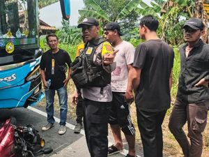 Tabrakan dengan Bus di Sukabumi, Pemotor Alami Luka Serius