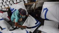 Lagi Musim, Perajin Layangan Banjir Pesanan
