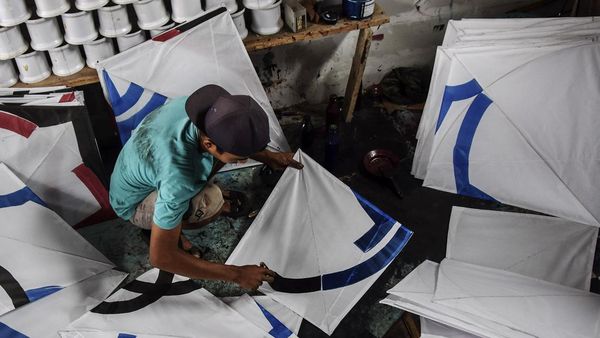 Lagi Musim, Perajin Layangan Banjir Pesanan
