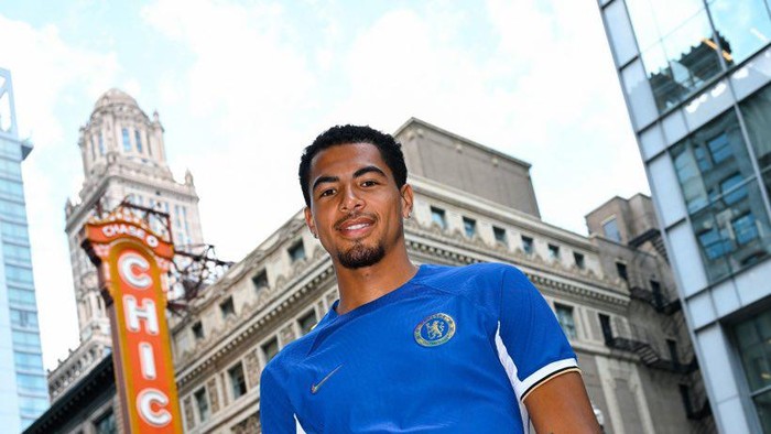 Levi Colwill teken kontrak baru di Chelsea sampai 2029.