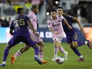 Pelatih Orlando: Messi Harusnya Dapat Dua Kartu Kuning! Pelatih Orlando: Messi Harusnya Dapat Dua Kartu Kuning!