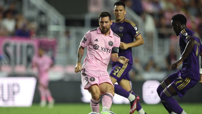Aug 2, 2023; Fort Lauderdale, FL, USA; Inter Miami CF forward Lionel Messi (10) passes the ball during the second half against Orlando City at DRV PNK Stadium. Mandatory Credit: Nathan Ray Seebeck-USA TODAY Sports