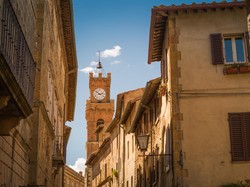 Gegara Lonceng Jam Kuno, Turis dan Warga Italia Terpecah Belah