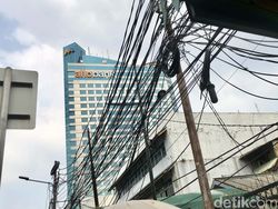 Kabel Mampang Jaksel Masih Bergelantungan Meski Target Kelar Akhir Tahun