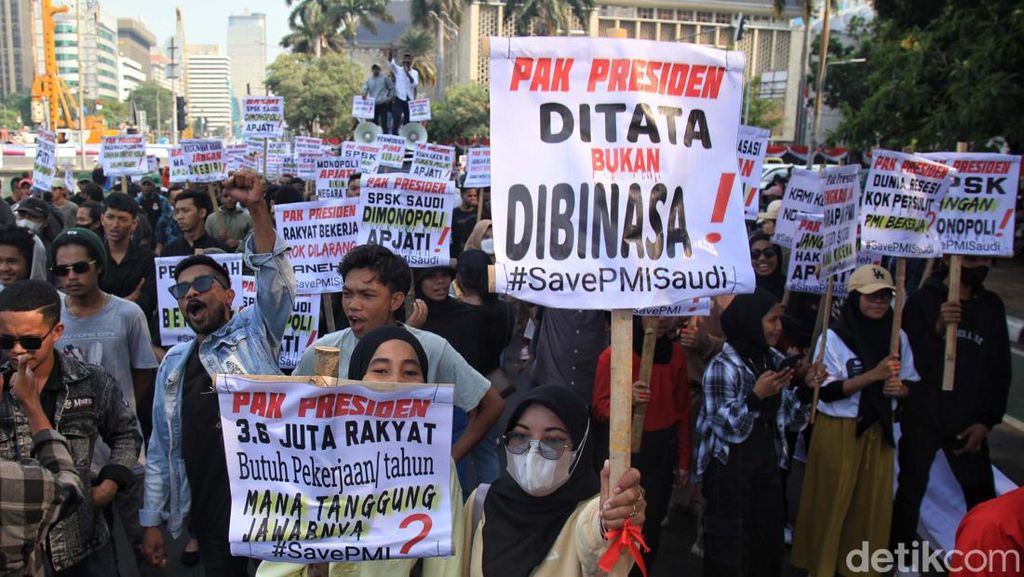 Massa Tuntut Pengiriman PMI ke Arab Saudi Dibuka Kembali Massa Tuntut Pengiriman PMI ke Arab Saudi Dibuka Kembali