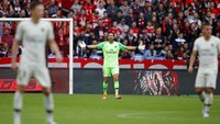 Di level Timnas Italia, kiper kelahiran Carrara, Tuscany, 28 Januari 1978 itu juga bisa memenangkan Piala Dunia 2006. Di Piala Eropa, ia membawa Azzurri menjadi runner up edisi 2012, dan finis ketiga di Piala Konfederasi 2013. AP/Michel Euler  