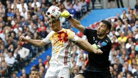 Dalam video berdurasi satu menit itu, Buffon juga menyematkan penampilannya bersama Timnas Italia. Momennya membawa Azzurri juara Piala Dunia 2006. AP/Antonio Calanni  