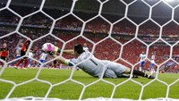 Kabar Buffon pensiun memang sudah santer beberapa hari terakhir. Sampai akhirnya, momen itu datang pada Rabu (2/8/2023). Gianluigi Buffon menjadi salah satu kiper terbaik semasa bermain. Rentetan gelarnya cukup banyak, meski kurang lengkap. AP/Antonio Calanni