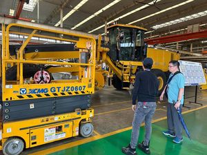 Begini Suasana di Pabrik Alat Berat