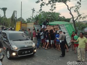 Truk Terguling hingga Ringsek di Semarang, Polisi: Tak Ada Korban Jiwa