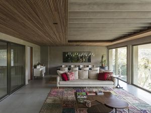 Benar Nggak Sih Plafon Tinggi Bikin Rumah Adem?