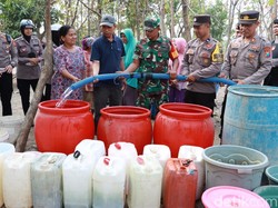 Bantuan 40 Tangki Air Bersih Dikirim ke 7 Desa Kekeringan di Mojokerto
