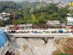 Potret Perbaikan Jembatan Eks Longsor di Bogor-Sukabumi