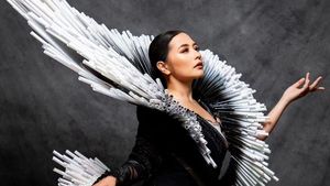 7 Gaya Prilly Latuconsina Tampil Megah dengan Gaun dari Sedotan Bekas