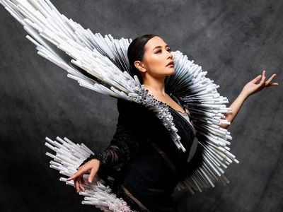 7 Gaya Prilly Latuconsina Tampil Megah dengan Gaun dari Sedotan Bekas