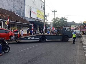Mobil Jazz Tabrak 2 Motor-Minibus di Wates, Polisi Dalami Dugaan Pemobil Mabuk