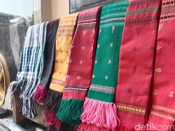 Menyingkap Sakralnya Motif Kain Tenun Gedogan Indramayu