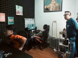 Jelajah Rumah Unik Cing Abdel yang Terkenal Mewah