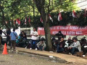 Suasana Rumah Guruh Soekarnoputra Jelang Eksekusi PN Jaksel Suasana Rumah Guruh Soekarnoputra Jelang Eksekusi PN Jaksel