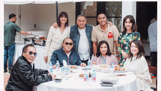 Rumah Nia Ramadhani di Beverly Hills Rumah Nia Ramadhani di Beverly Hills