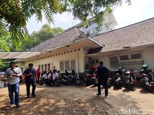 Situasi Tak Kondusif, PN Jaksel Tunda Eksekusi Rumah Guruh Soekarnoputra Situasi Tak Kondusif, PN Jaksel Tunda Eksekusi Rumah Guruh Soekarnoputra