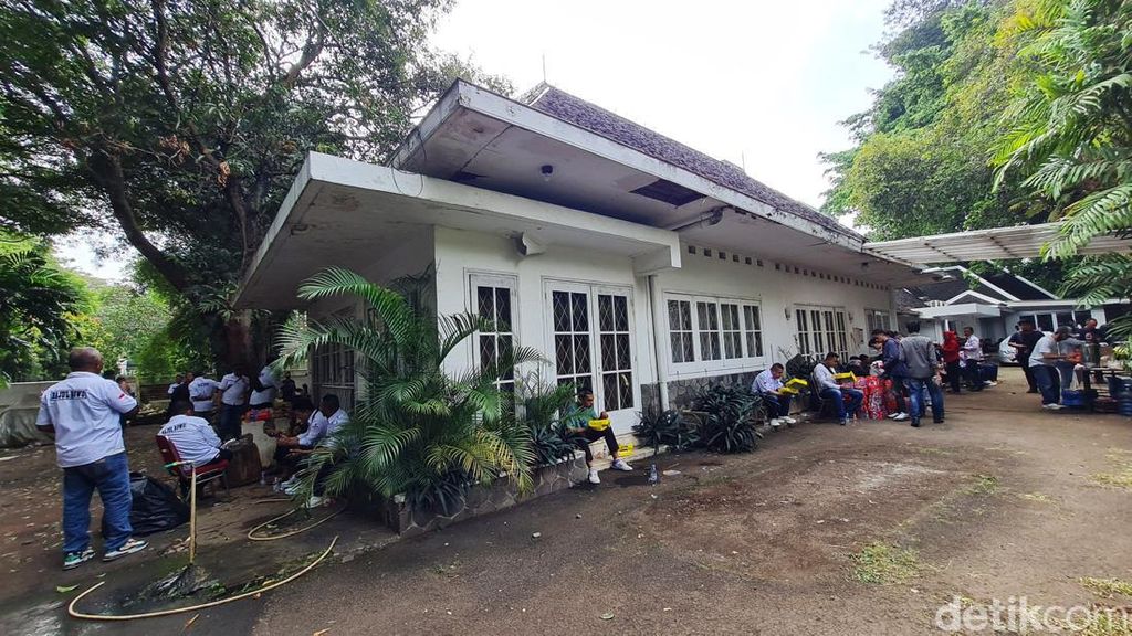 Suasana Terkini Rumah Guruh yang Akan Dieksekusi PN Jaksel Suasana Terkini Rumah Guruh yang Akan Dieksekusi PN Jaksel