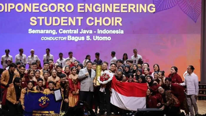 Tim Aksara Swara PSMT Undip usai menjuarai Bali International Choir Festival di Bali. Foto diunggah pada Kamis (3/8/2023). Tim Aksara Swara PSMT Undip usai menjuarai Bali International Choir Festival di Bali. Foto diunggah pada Kamis (3/8/2023).