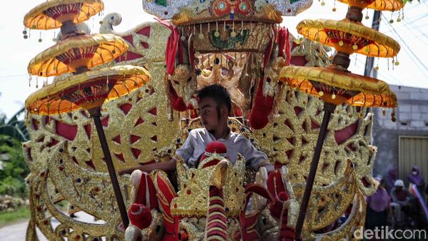 Tumpah Ruah Kirab Pergosi Odong-odong di Bekasi