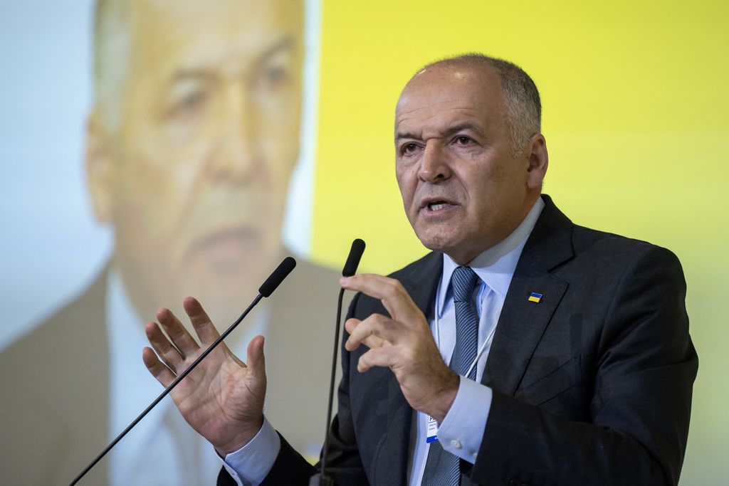 Ukrainian businessman and oligarch Victor Pinchuk delivers a speech during a Ukrainian event on the side line of the World Economic Forum (WEF) annual meeting in Davos on January 19, 2023. (Photo by Fabrice COFFRINI / AFP)