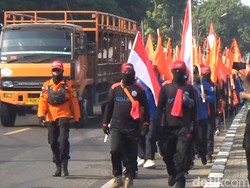 Long March Buruh Bandung-Jakarta Sudah Sampai di Purwakarta