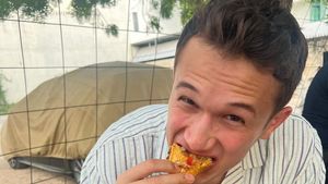 Arya Vasco, Pacar Cinta Laura Ini Hobi Jajan Burger hingga Pizza