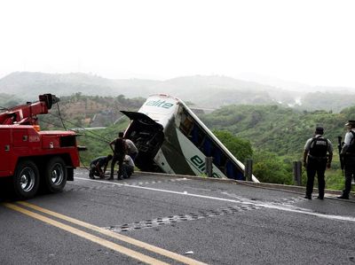 Bus Pengangkut Migran Masuk Jurang di Meksiko, 18 Orang Tewas