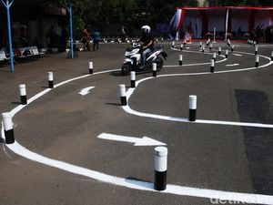 Alasan Polri Ubah Uji Materi Praktik SIM Manuver Angka 8 Jadi Huruf S Alasan Polri Ubah Uji Materi Praktik SIM Manuver Angka 8 Jadi Huruf S