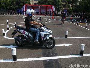 Lintasan S Ujian Praktik SIM C Mulai Diterapkan Lintasan S Ujian Praktik SIM C Mulai Diterapkan