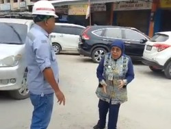 Kala Bunda Camat Ngomel Jalan Rusak-Berdebu gegara Proyek IPAL