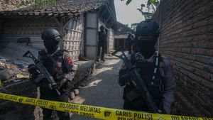 Densus 88 Geledah Rumah Terduga Teroris yang Siapkan Bom Astana Anyar