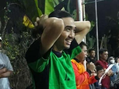 Keseruan Duta Sheila On 7 Main Voli Bareng Warga